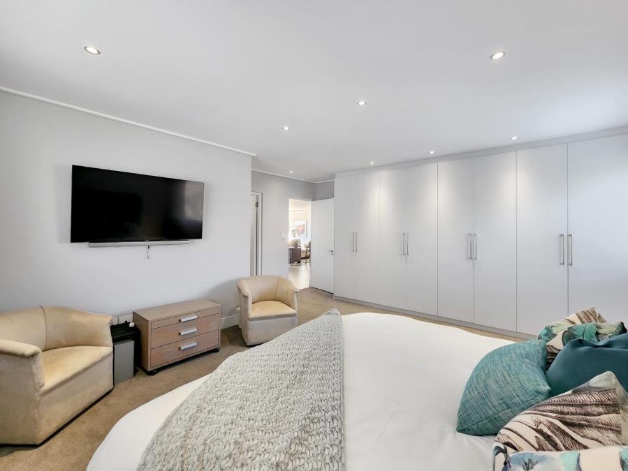 2 Bedroom Property for Sale in Sea Point Western Cape